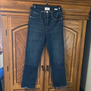 Frame Le High Straight leg jeans Size 26 with a lot of stretch. EUC